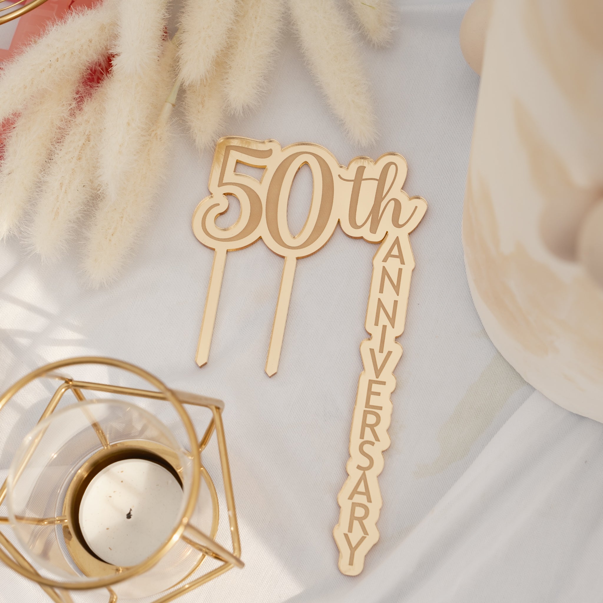 Customised anniversary cake decoration