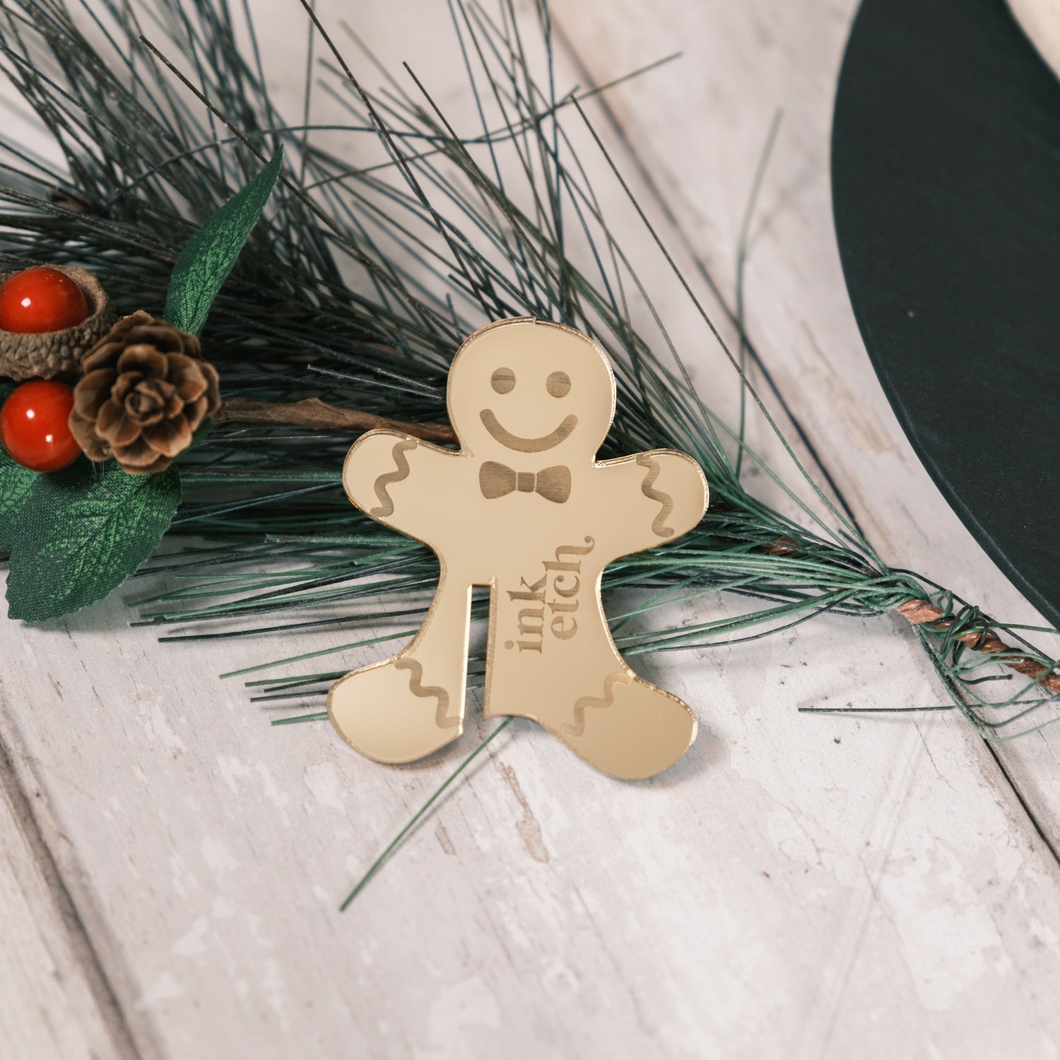 gingerbread men cocktail garnish