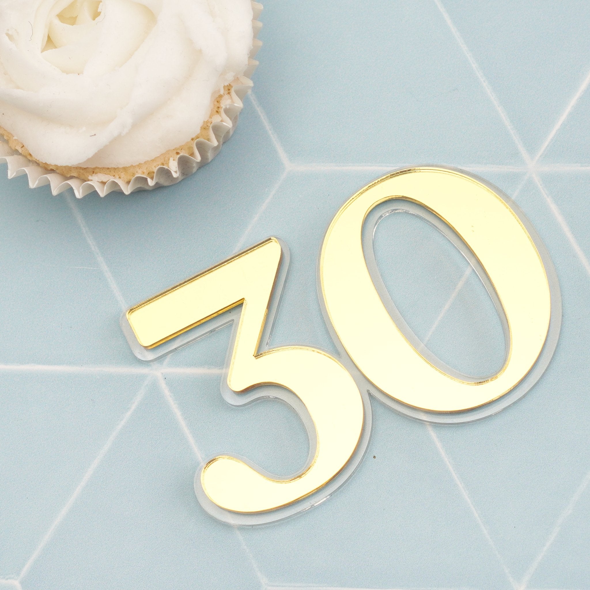 Personalised cake charm and number set