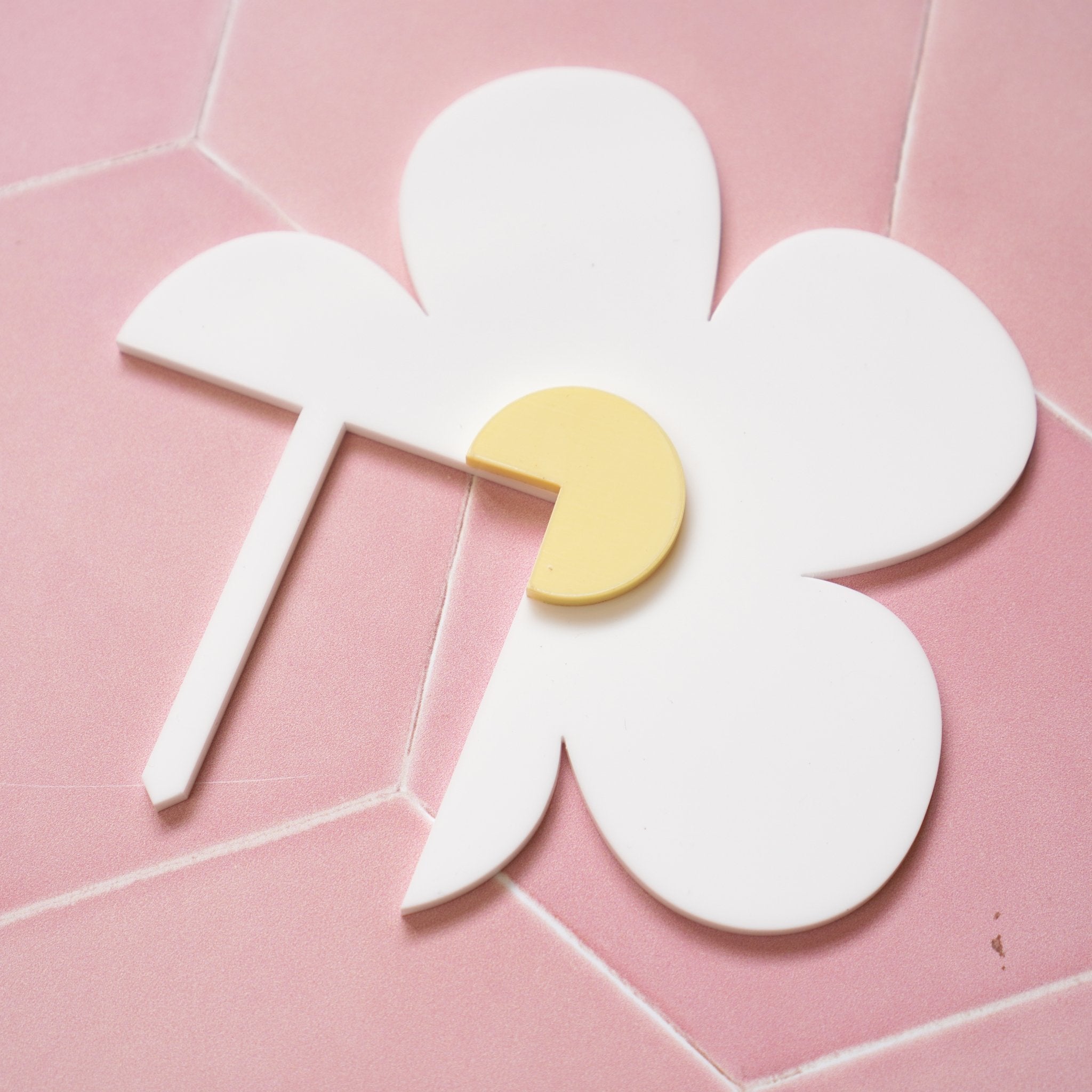 Groovy cake topper daisy set